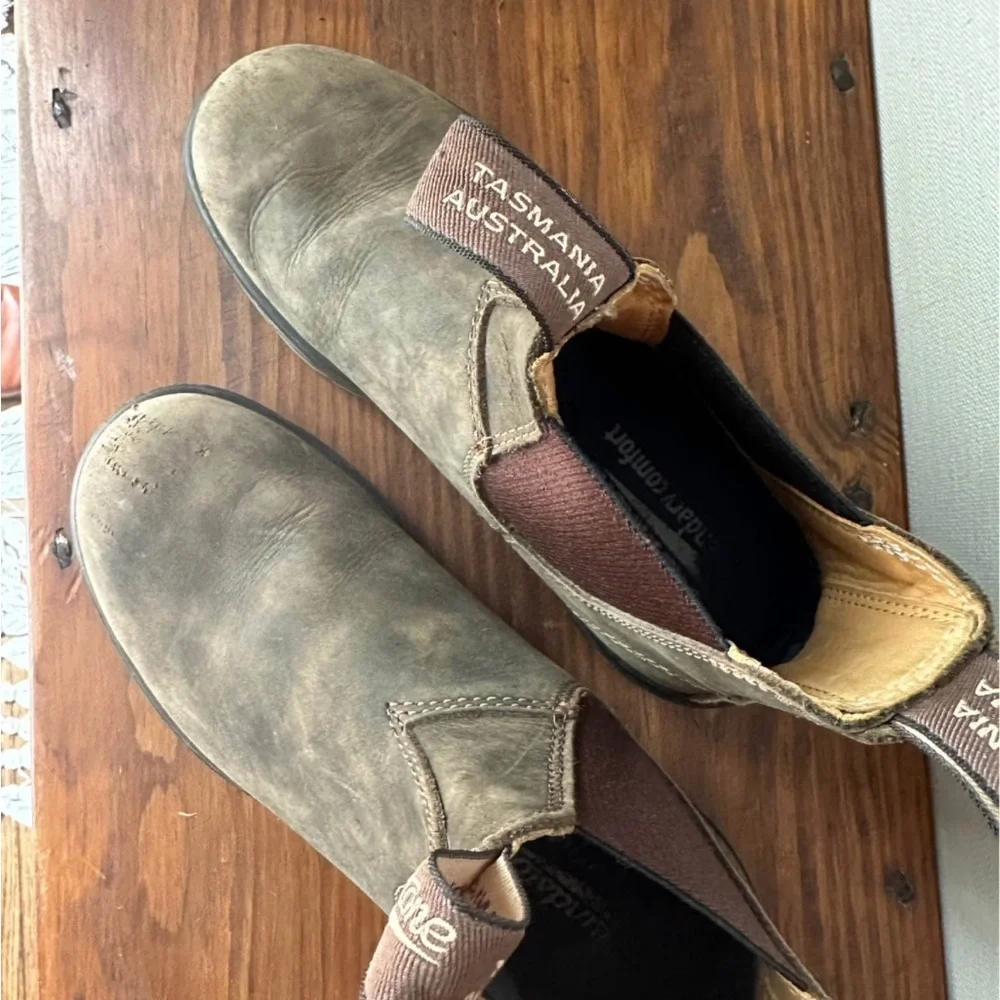 Blundstone Rustic Brown Chelsea Boots - Picture 2 of 5